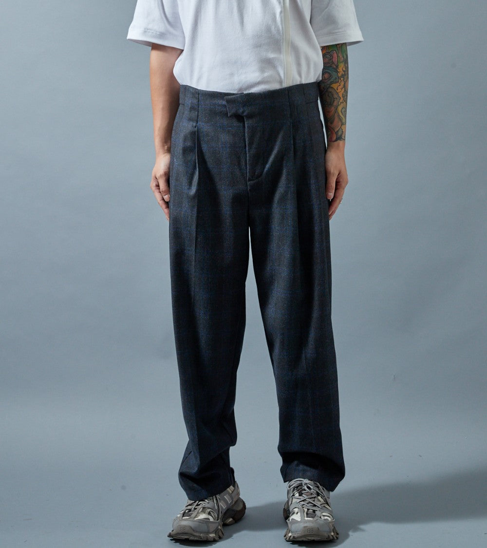 Le 1300 Pantalon ample à plis couchés