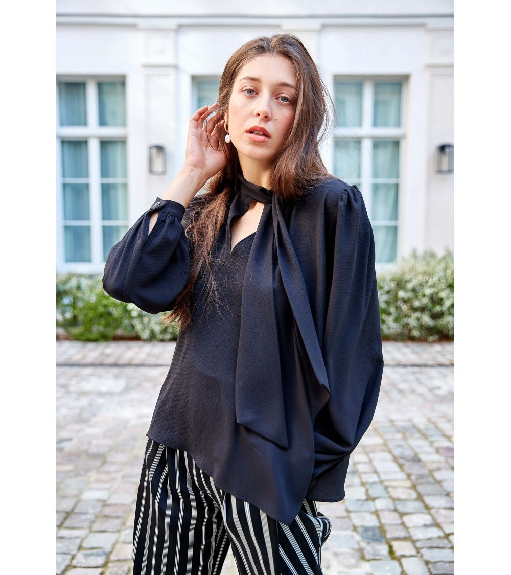 Le 608 Léa Blouse à col noué soie beige poils