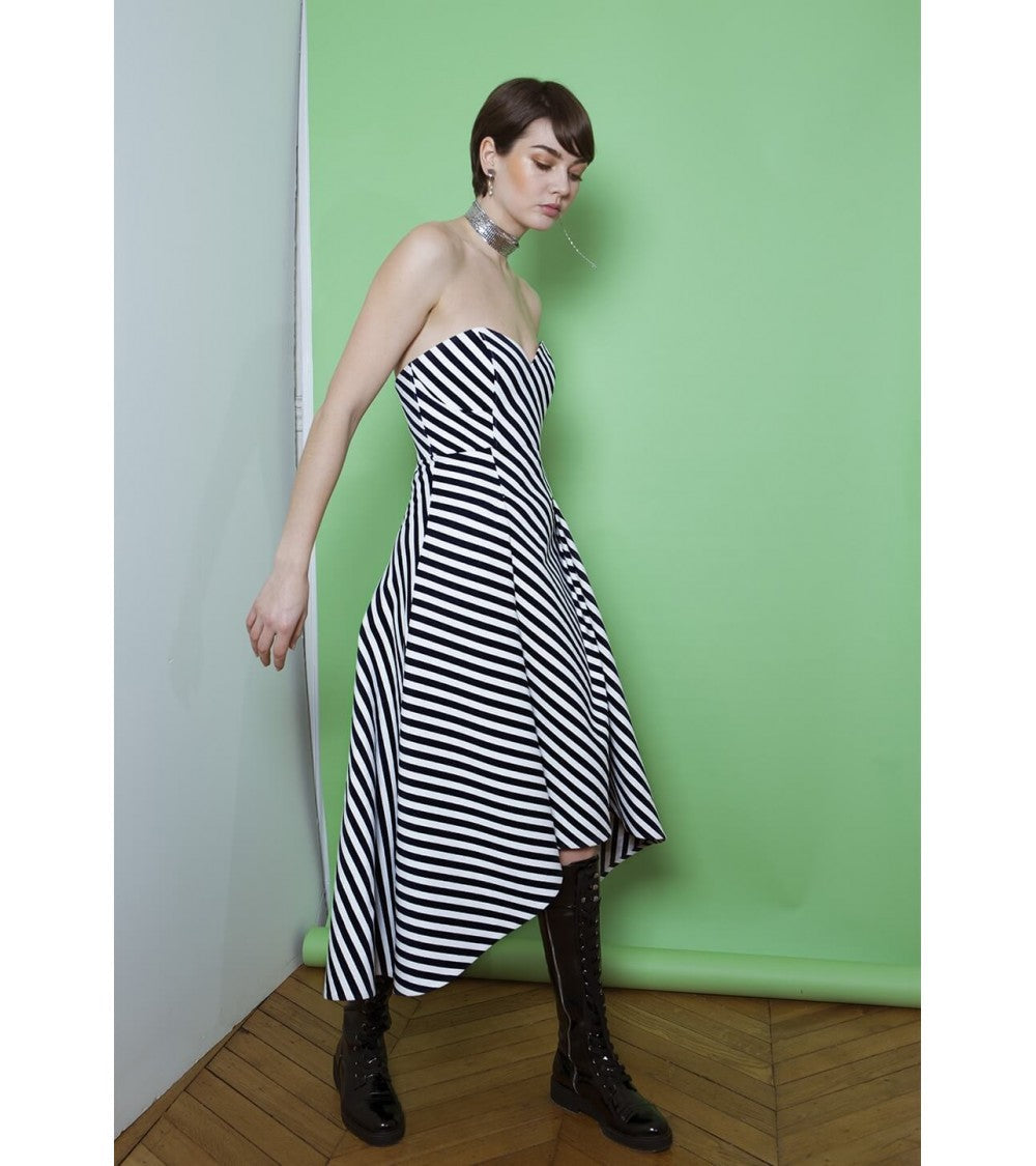 Robe bustier à godets