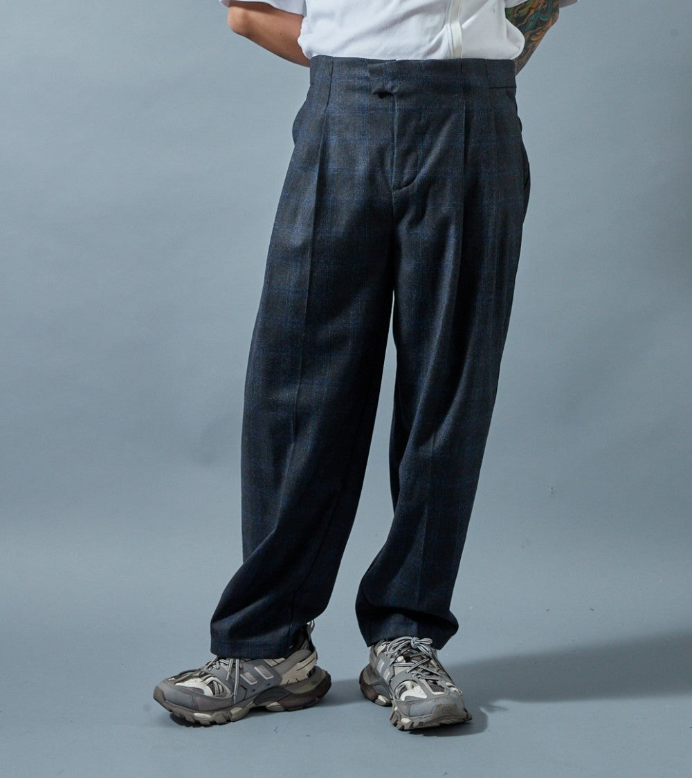 Le 1300 Pantalon ample à plis couchés